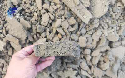 污泥深度脫水劑對(duì)板框壓濾機(jī)效果好嗎-粘濾布嗎？-青島仕駿